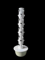 Turn aeroponic pe 9 niveluri pentru 36 de plante