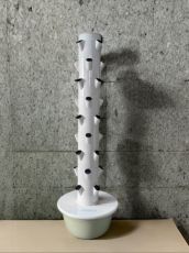 Turn aeroponic pe 9 niveluri pentru 36 de plante